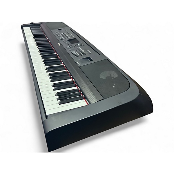 Used Yamaha DGX670 Keyboard Workstation