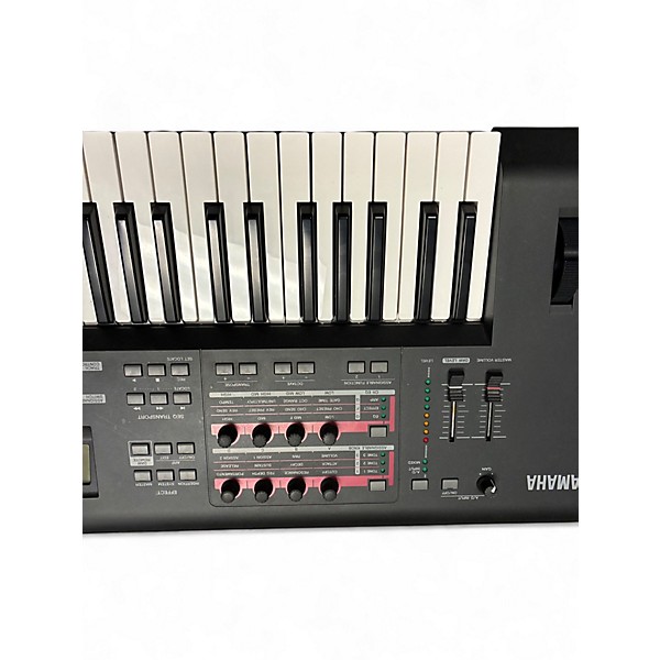 Used Yamaha MOXF6 61 Key Keyboard Workstation