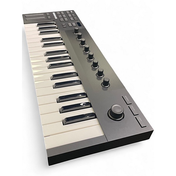 Used Native Instruments KOMPLETE KONTROL M32