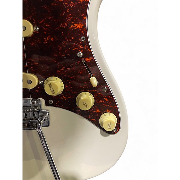 Used Larry Carlton S7 Alpine White Solid Body Electric Guitar