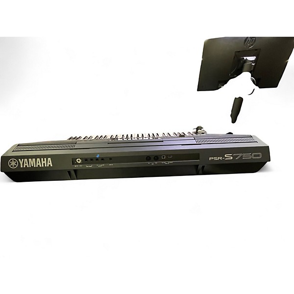 Used Yamaha PSRS750 61 Key Arranger Keyboard