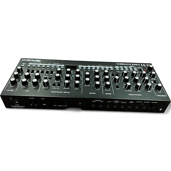 Used Roland SE02 Synthesizer