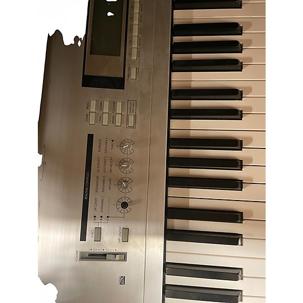 Used KORG Triton Le 88 Key Keyboard Workstation