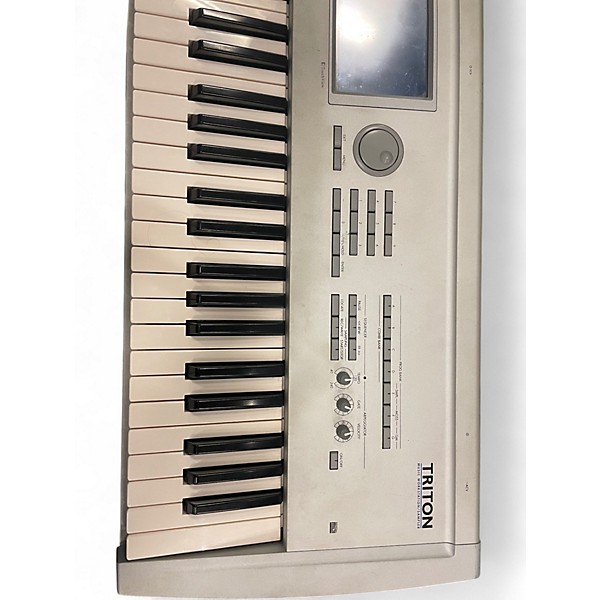 Used KORG TRITON KEYBOARD WORKSTATION/SAMPLER Keyboard Workstation
