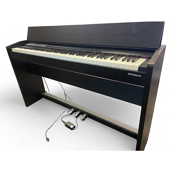 Used Roland F140R Digital Piano