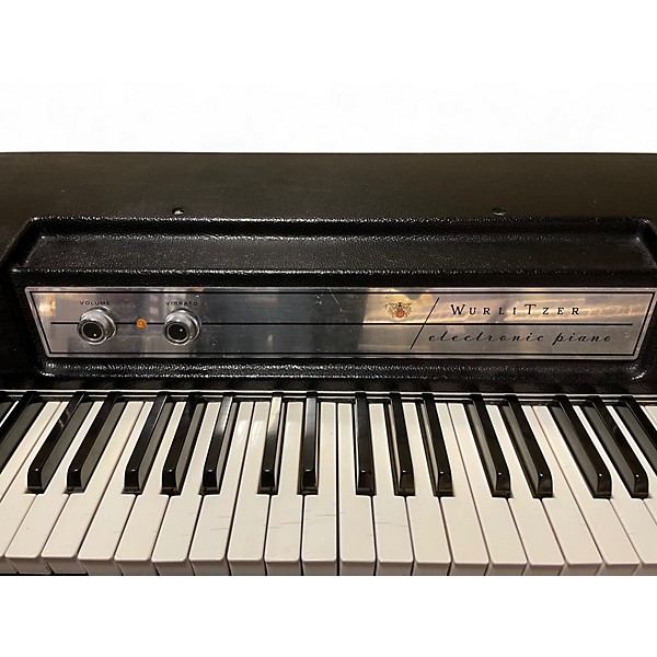 Used Wurlitzer 200 Acoustic Piano