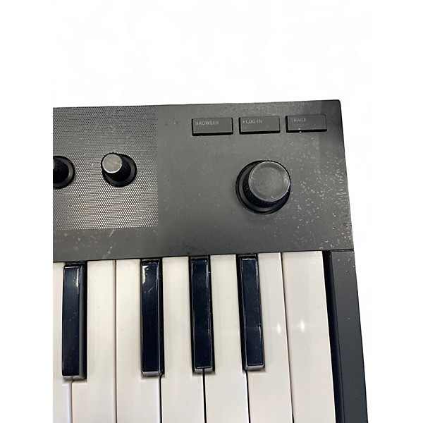 Used Komplete  KONTROL M32 MIDI Controller