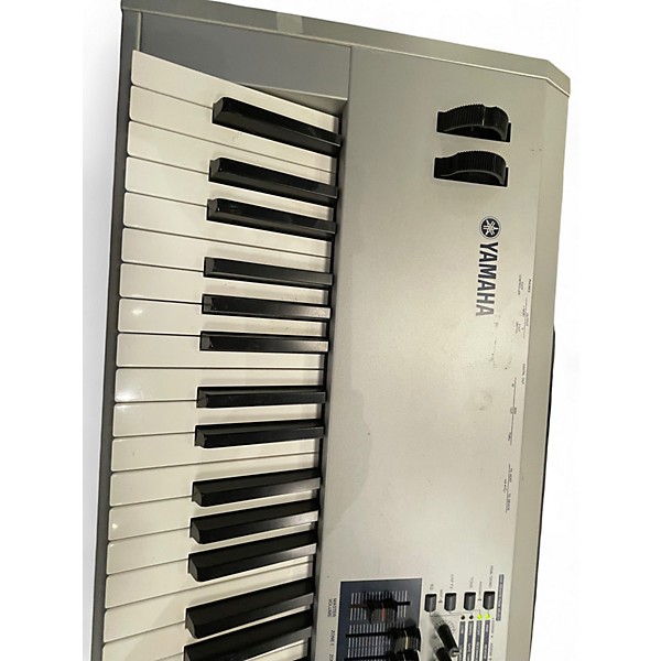 Used Yamaha MO8 88 Key Keyboard Workstation