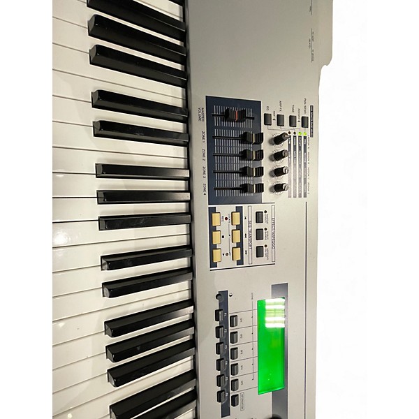 Used Yamaha MO8 88 Key Keyboard Workstation