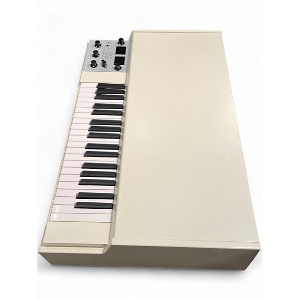 Used Mellotron M4000D Synthesizer