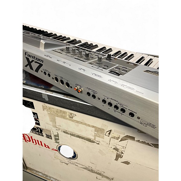 Used Roland fantom x7 Synthesizer