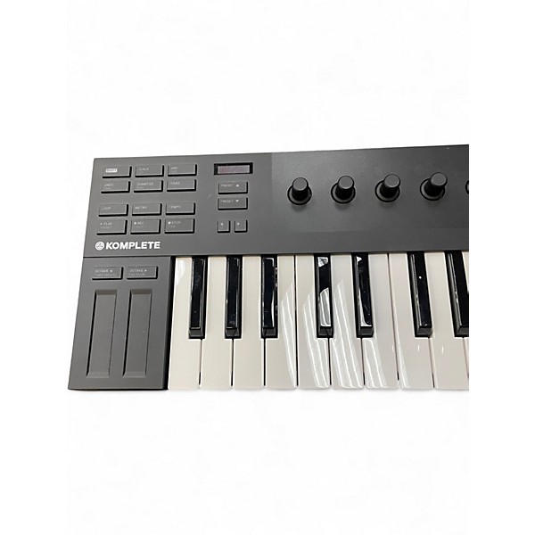Used Native Instruments Komplete Kontrol M32 MIDI Controller