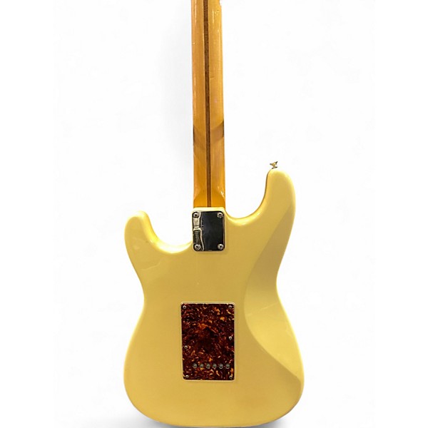 Used 1998 Fender California Strat White Solid Body Electric Guitar