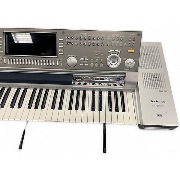 Used Technics SKKN7000 Keyboard Workstation