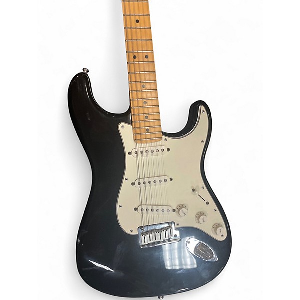Used 2001 Fender American Standard Stratocaster Black Solid Body Electric Guitar