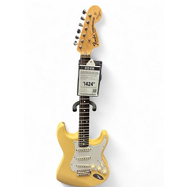 Used 2019 Fender Artist Series Yngwie Malmsteen Stratocaster VINTAGE WHITE ROSEWOOD Solid Body Electric Guitar