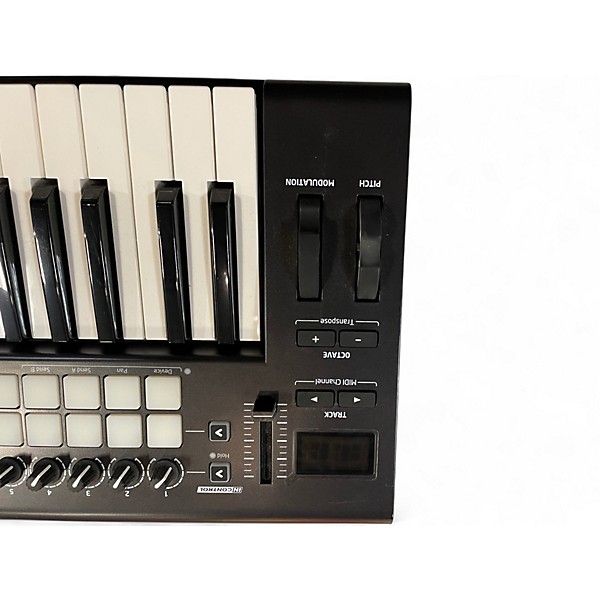 Used Novation Launchkey 25 Key MIDI Controller