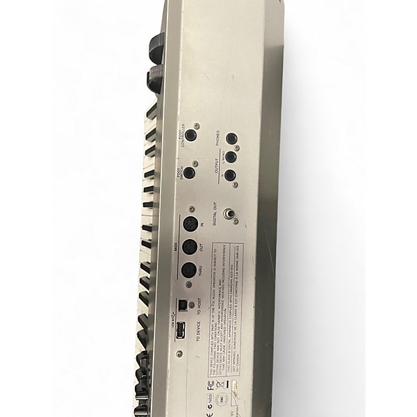 Used Yamaha MO8 88 Key Keyboard Workstation