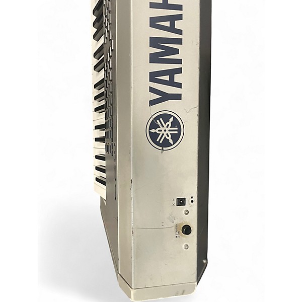 Used Yamaha MO8 88 Key Keyboard Workstation