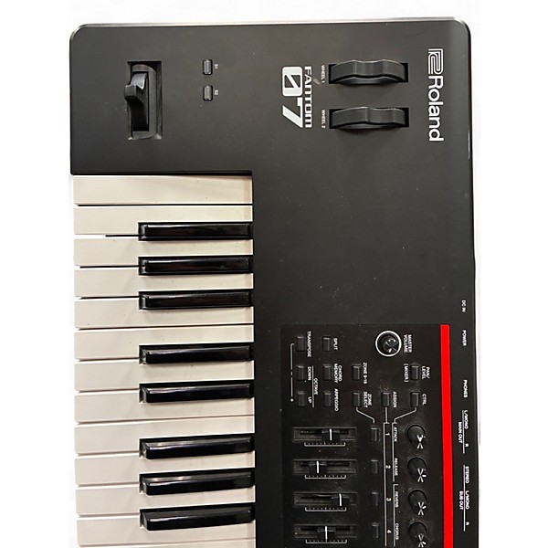 Used Roland Fantom 07 Keyboard Workstation