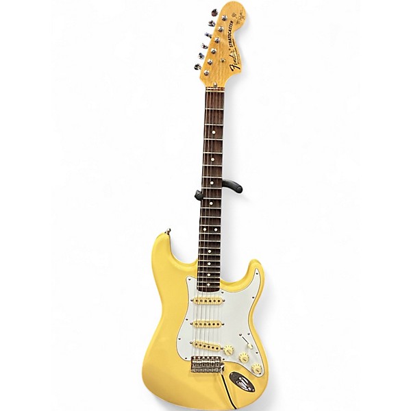 Used Fender Artist Series Yngwie Malmsteen Stratocaster Vintage White Solid Body Electric Guitar