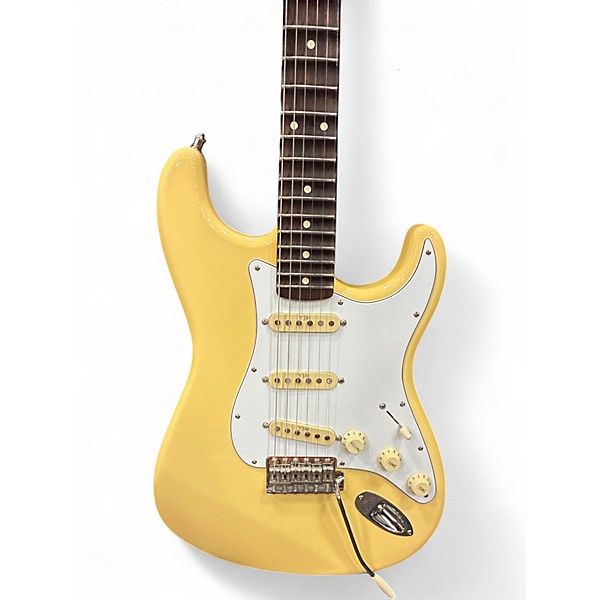 Used Fender Artist Series Yngwie Malmsteen Stratocaster Vintage White Solid Body Electric Guitar