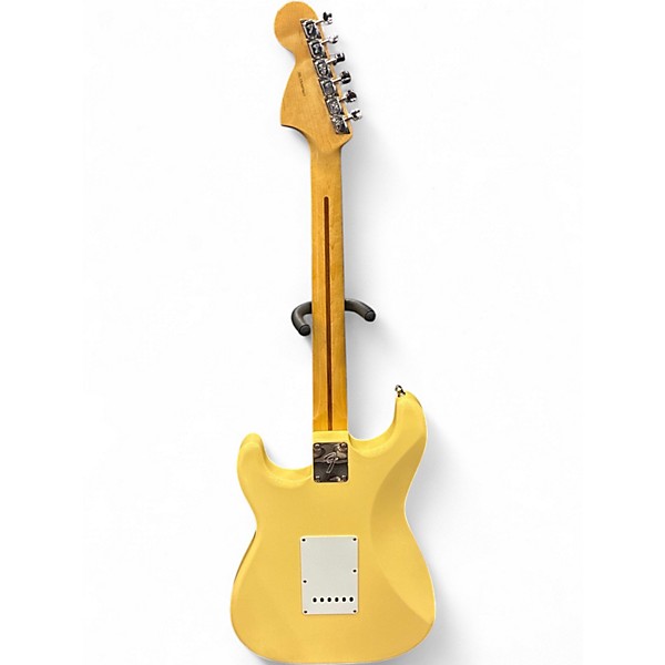 Used Fender Artist Series Yngwie Malmsteen Stratocaster Vintage White Solid Body Electric Guitar