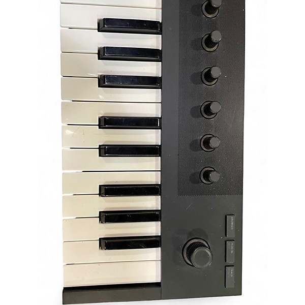 Used Native Instruments KOMPLETE KONTROL M32 MIDI Controller