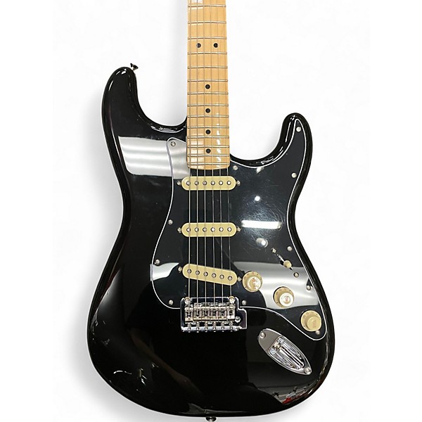 Used Fender Special Edition Player Stratocaster Black Solid Body Electric Guitar
