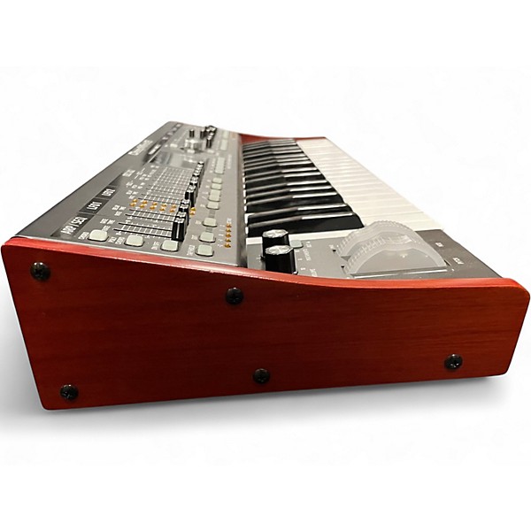 Used Behringer DEEPMIND 6 Synthesizer