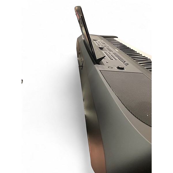 Used Yamaha dg670 Portable Keyboard