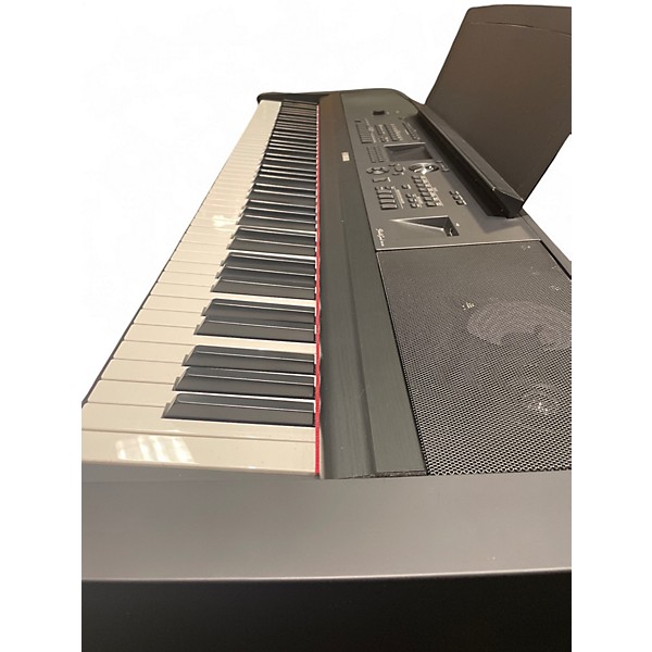 Used Yamaha dg670 Portable Keyboard