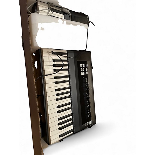 Used Native Instruments Komplete Kontrol S88 MIDI Controller