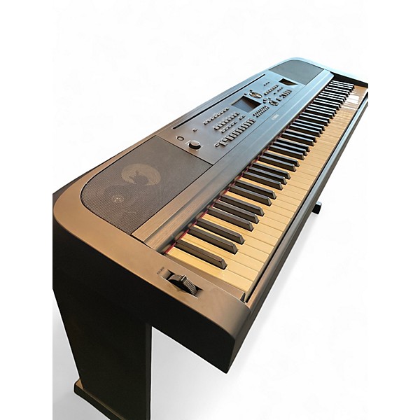 Used Yamaha DGX670 Digital Piano