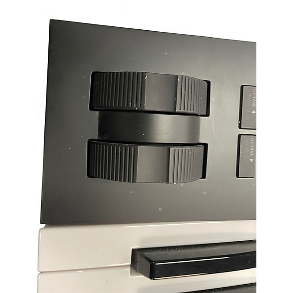 Used Komplete Kontrol A29 MIDI Controller