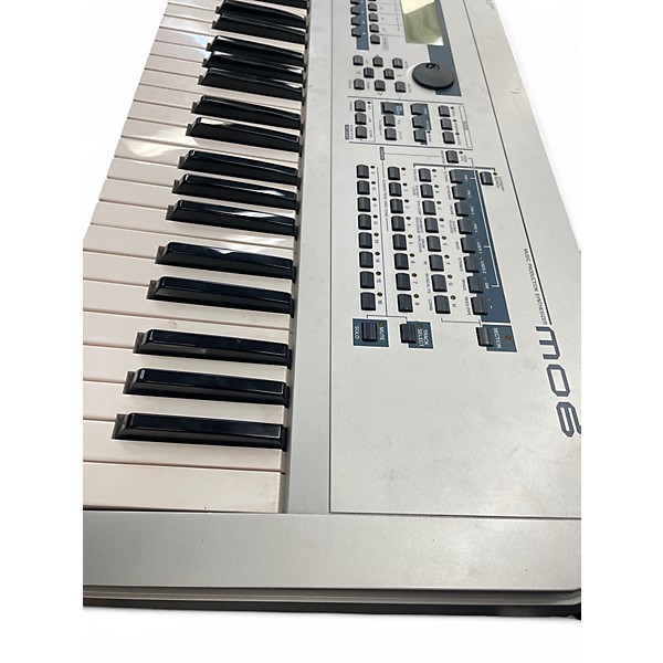 Used Yamaha MO6 61 Key Keyboard Workstation