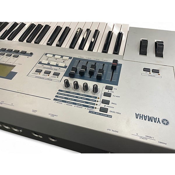 Used Yamaha MO6 61 Key Keyboard Workstation