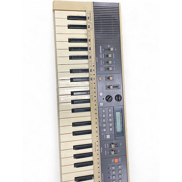 Used Casio CASIOTONE MT-70 Synthesizer