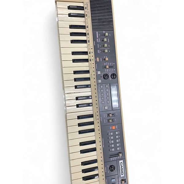 Used Casio CASIOTONE MT-70 Synthesizer