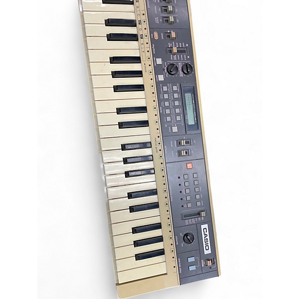 Used Casio CASIOTONE MT-70 Synthesizer
