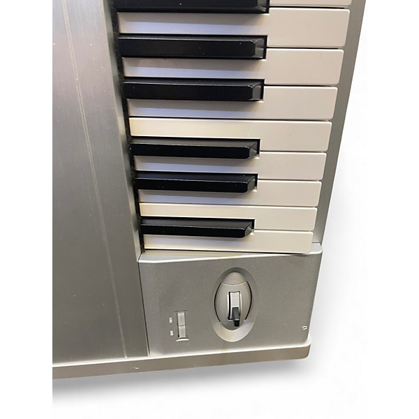 Used KORG Triton Le 88 Key Keyboard Workstation