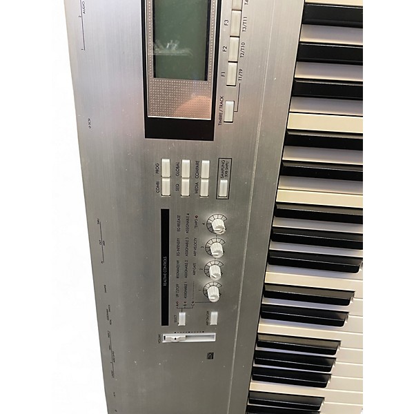 Used KORG Triton Le 88 Key Keyboard Workstation