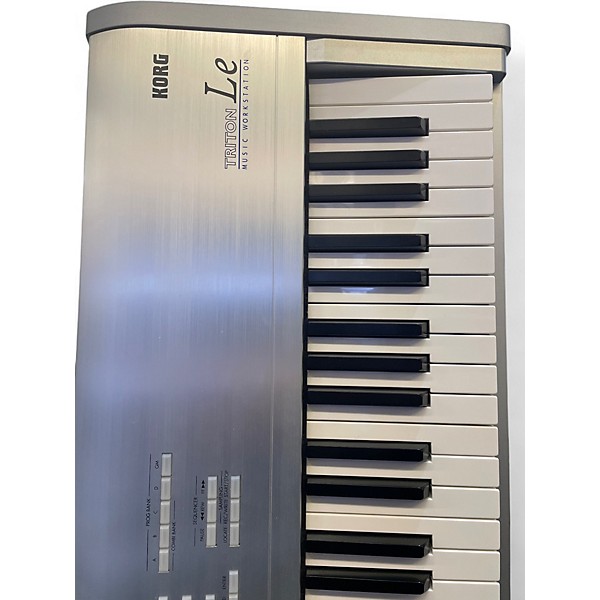 Used KORG Triton Le 88 Key Keyboard Workstation