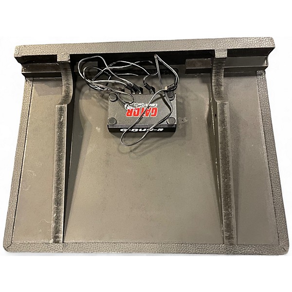 Used Gator Powered Pedal Board Pedal Board