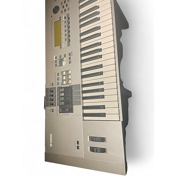 Used Yamaha Motif 6 61 Key Keyboard Workstation