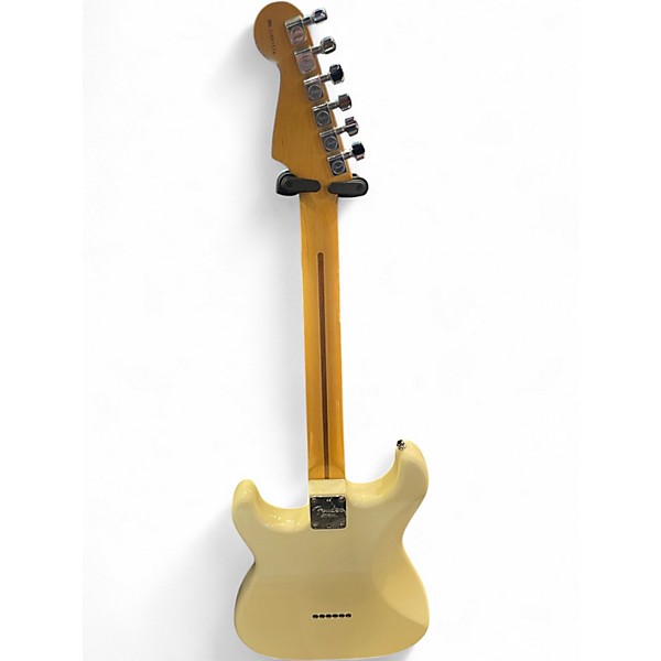 Used Fender American Series Stratocaster w/ Maple Fretboard Arctic White Solid Body Electric Guitar