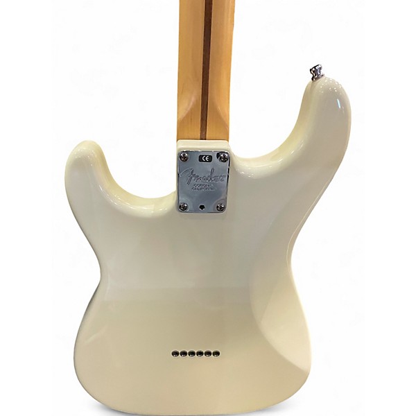 Used Fender American Series Stratocaster w/ Maple Fretboard Arctic White Solid Body Electric Guitar