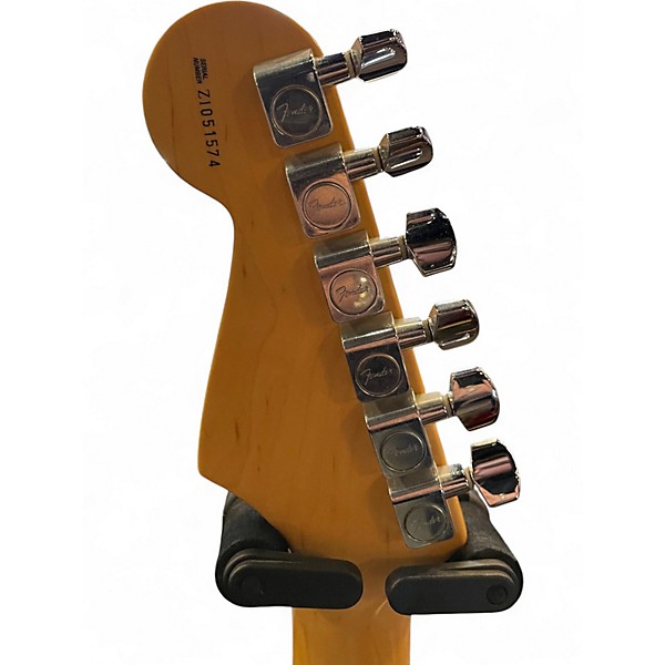 Used Fender American Series Stratocaster w/ Maple Fretboard Arctic White Solid Body Electric Guitar