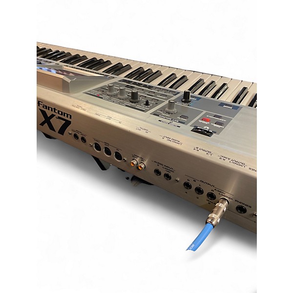 Used Roland Fantom 07 Keyboard Workstation