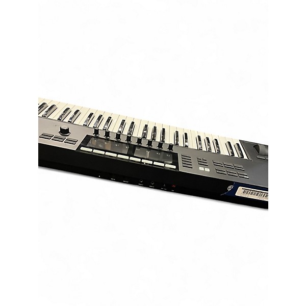 Used Komplete kontrol s49 MIDI Controller